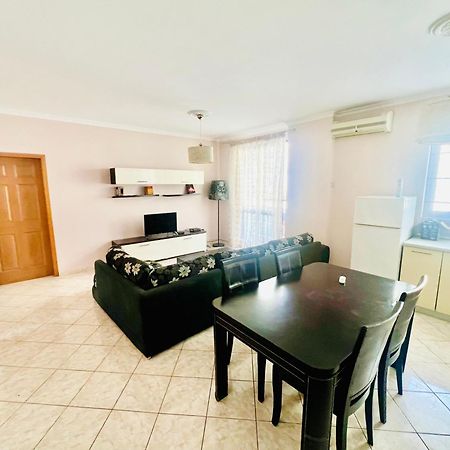 Lovely 3-bedroom rental unit in Durrës Buitenkant foto