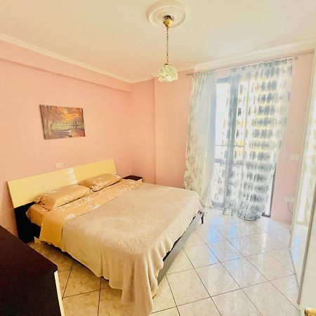 Lovely 3-bedroom rental unit in Durrës Buitenkant foto