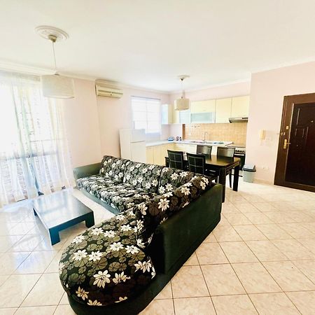 Lovely 3-bedroom rental unit in Durrës Buitenkant foto