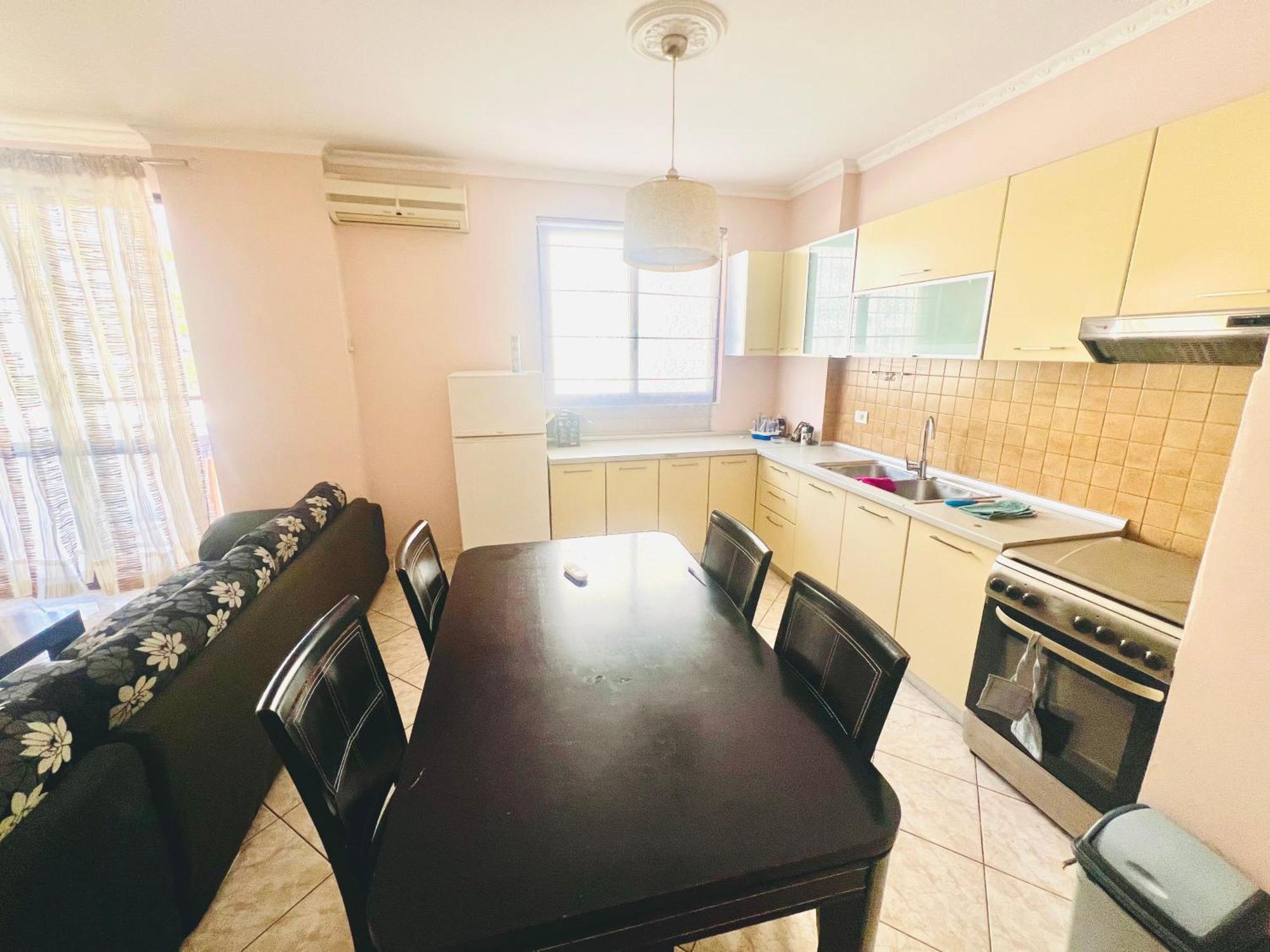 Lovely 3-bedroom rental unit in Durrës Buitenkant foto