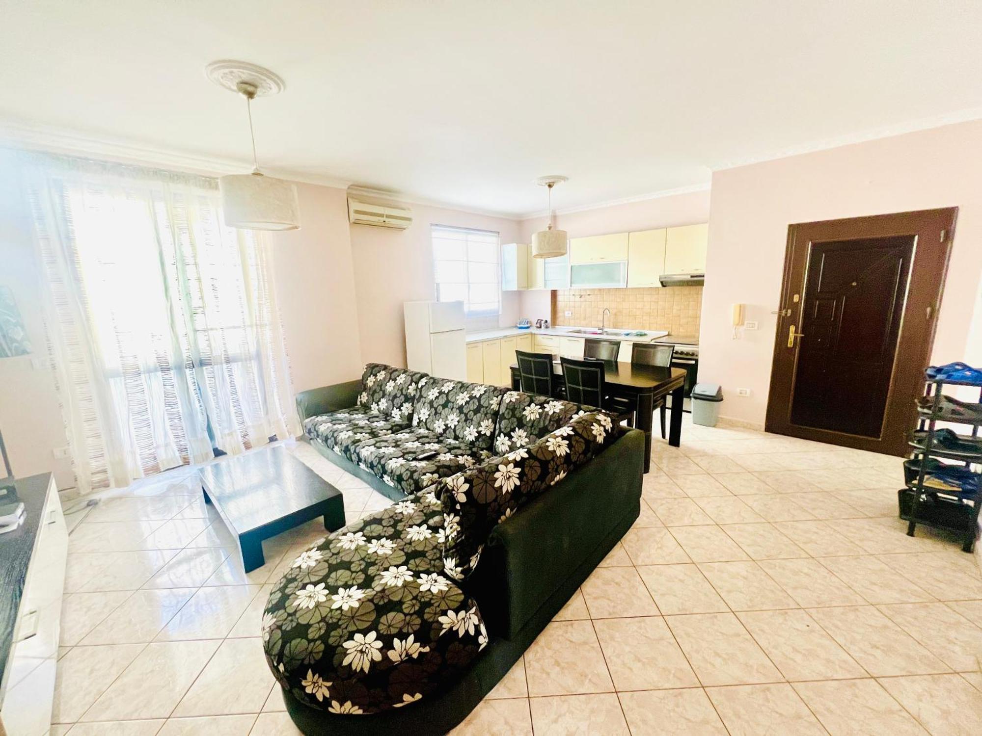 Lovely 3-bedroom rental unit in Durrës Buitenkant foto
